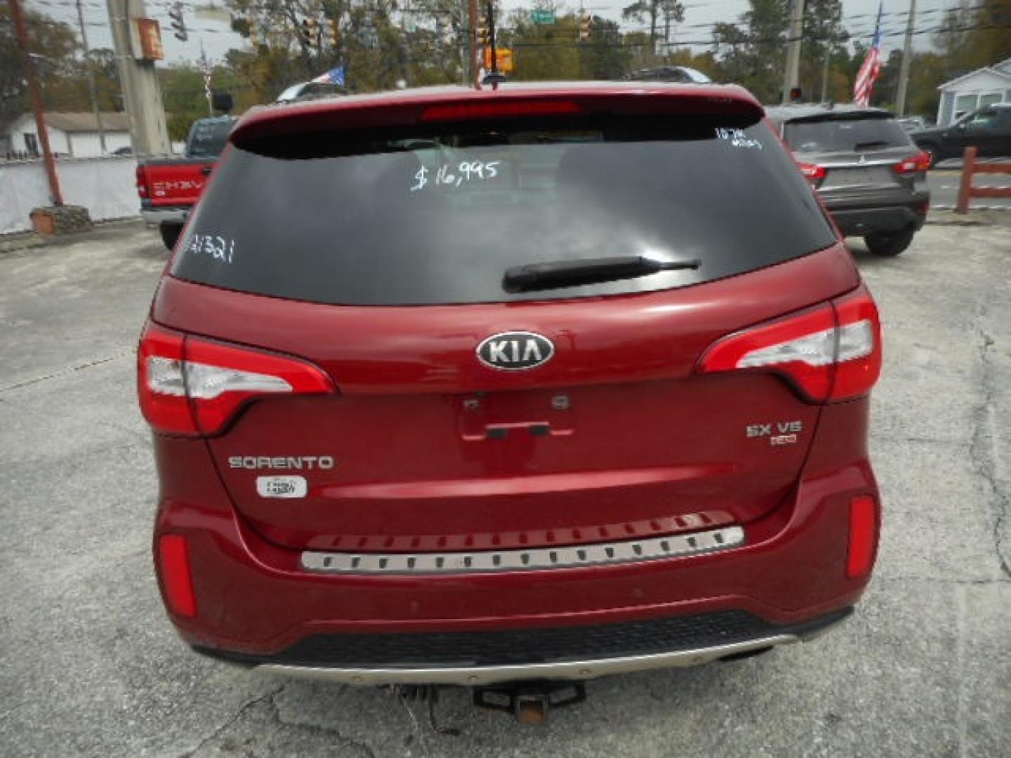 2014 RED KIA SORENTO LIMITED; SX (5XYKW4A71EG) , located at 1200 Cassat Avenue, Jacksonville, FL, 32205, (904) 695-1885, 30.302404, -81.731033 - Photo#9